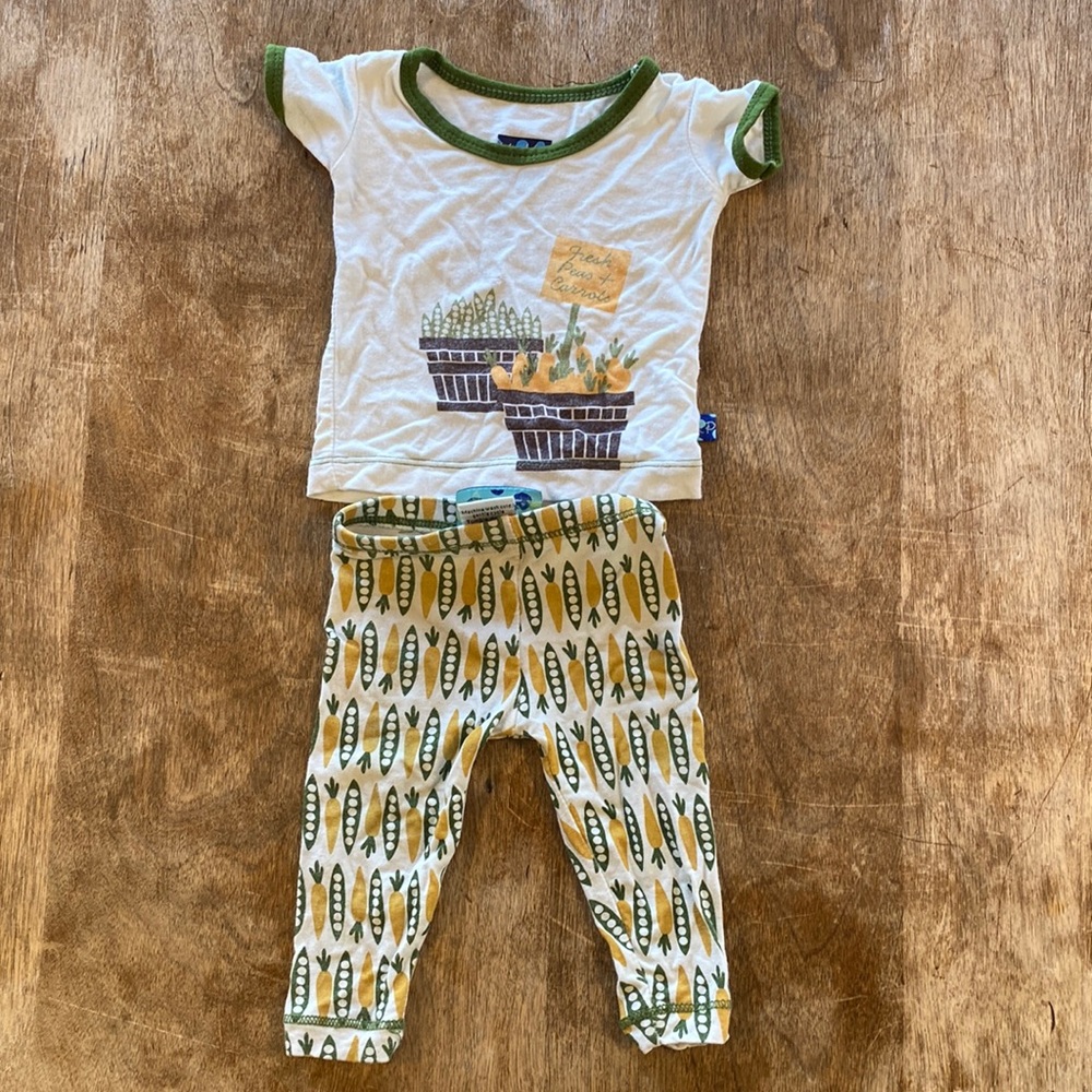 Kickee pants preemie veggies. Peas and carrots